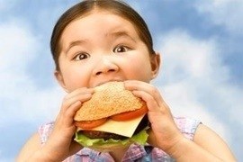 6 thực phẩm nên tránh cho bé ăn trong dịp Tết