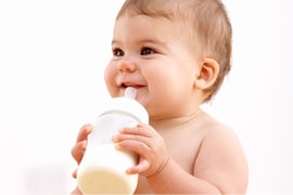 6 điều cần nhớ khi mua bình sữa cho bé