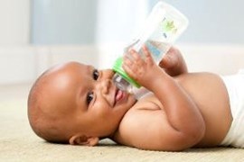 Có nên dùng bình sữa Born Free?