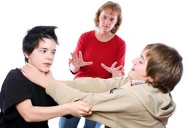 Dạy con cách ứng xử khi bị bạn đánh