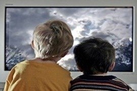 Những tác hại khi trẻ xem tivi quá nhiều